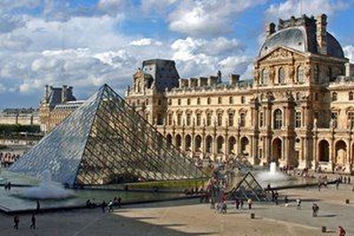 Louvre Müzesi, Kapılarını Ziyaretçilere Açtı