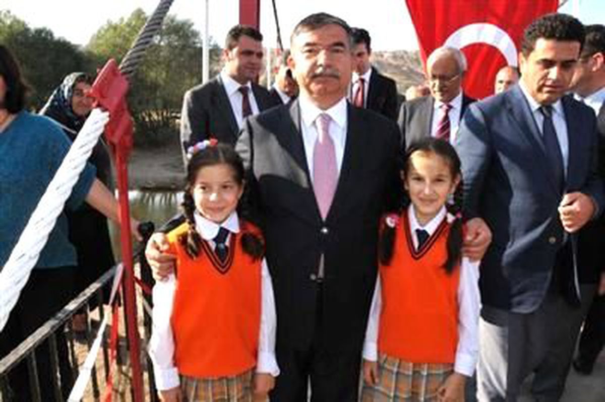 Milli Savunma Bakanı Yılmaz: Terör Örgütünü Açılım da Durdurmaz Demokratikleşme de (2)