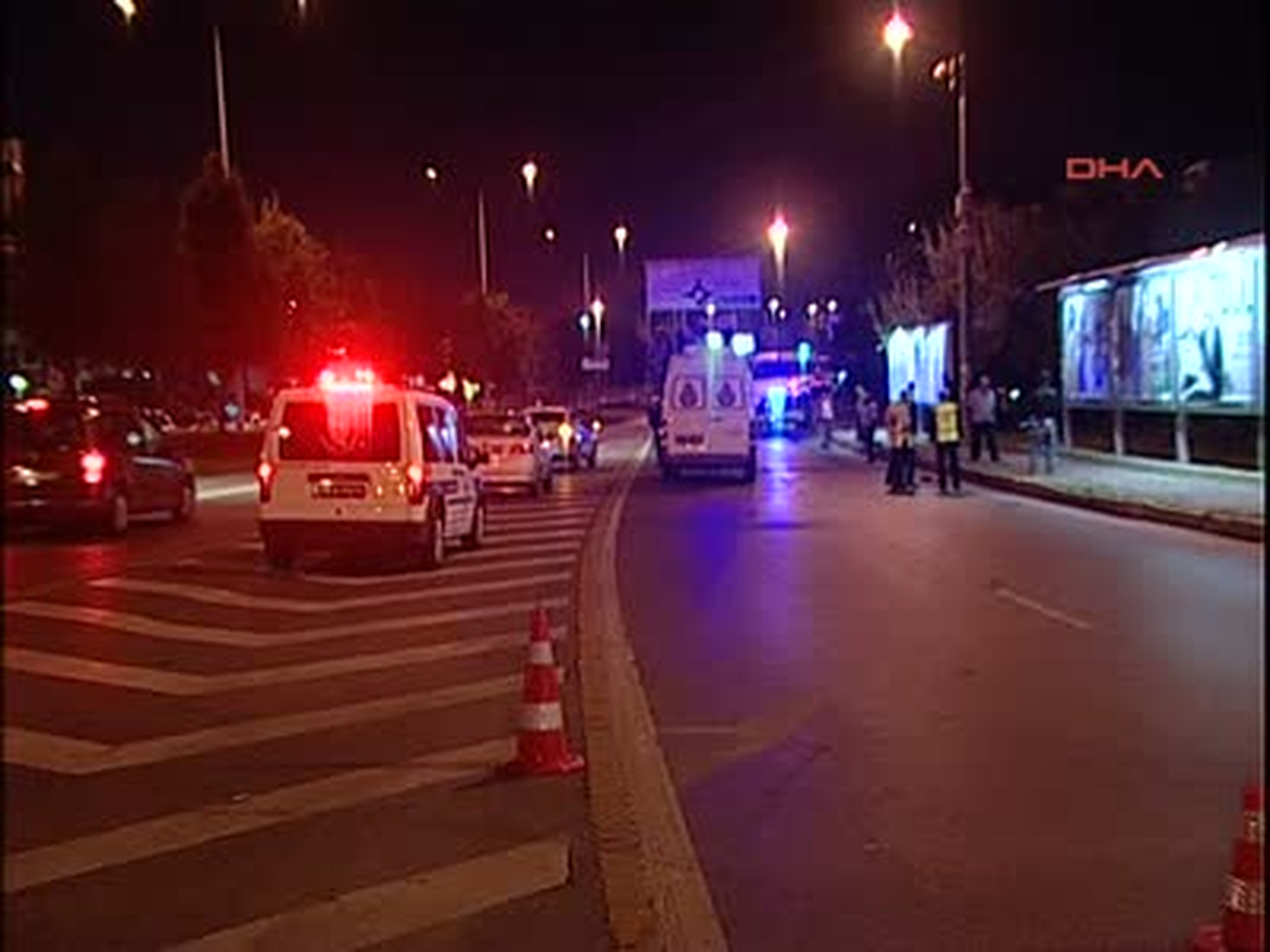 Motorcunun Acı Sonu Bakırköy\'de Kullandığı Motosikletle Aşırı Hız Yaptığı İleri Sürülen 34...