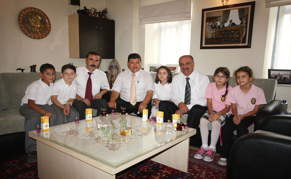 Öğrenciler Kula Belediye Başkanı Selim Aşkın\'a Ziyaret