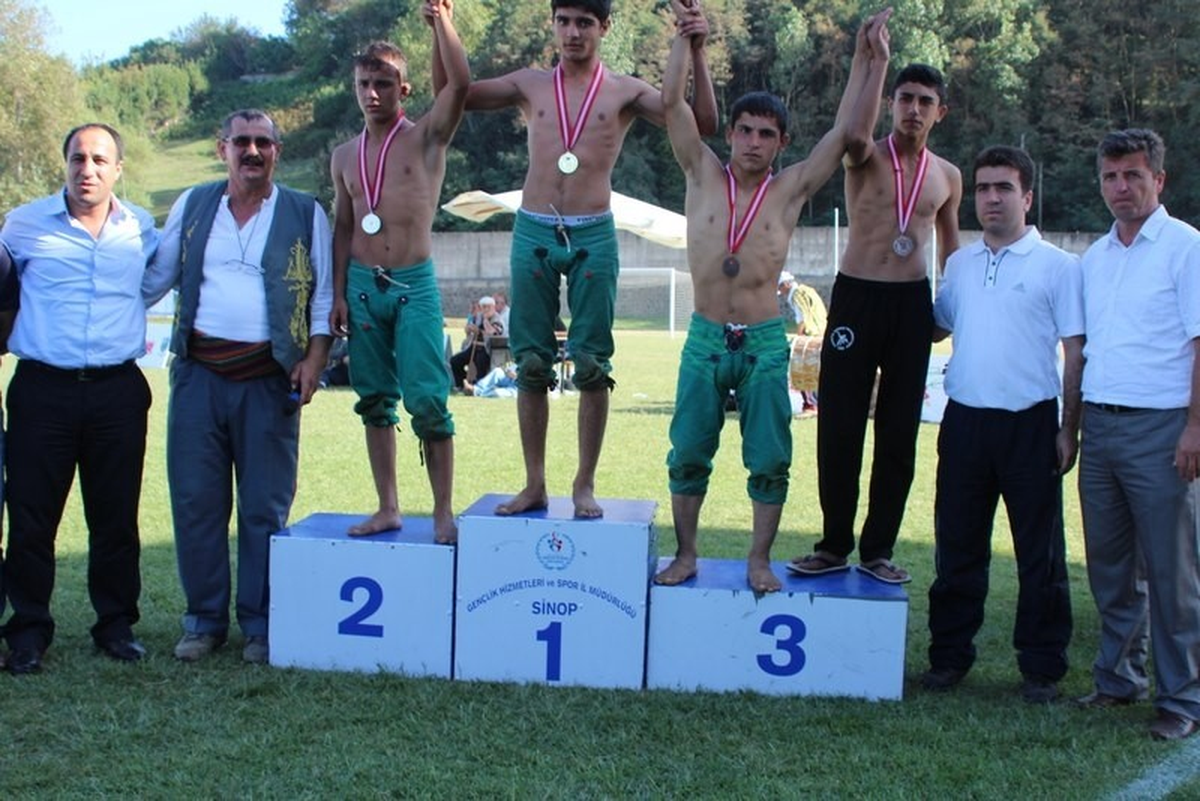 Petrolspor Güreş\'te Türkiye Üçüncülüğü Elde Etti
