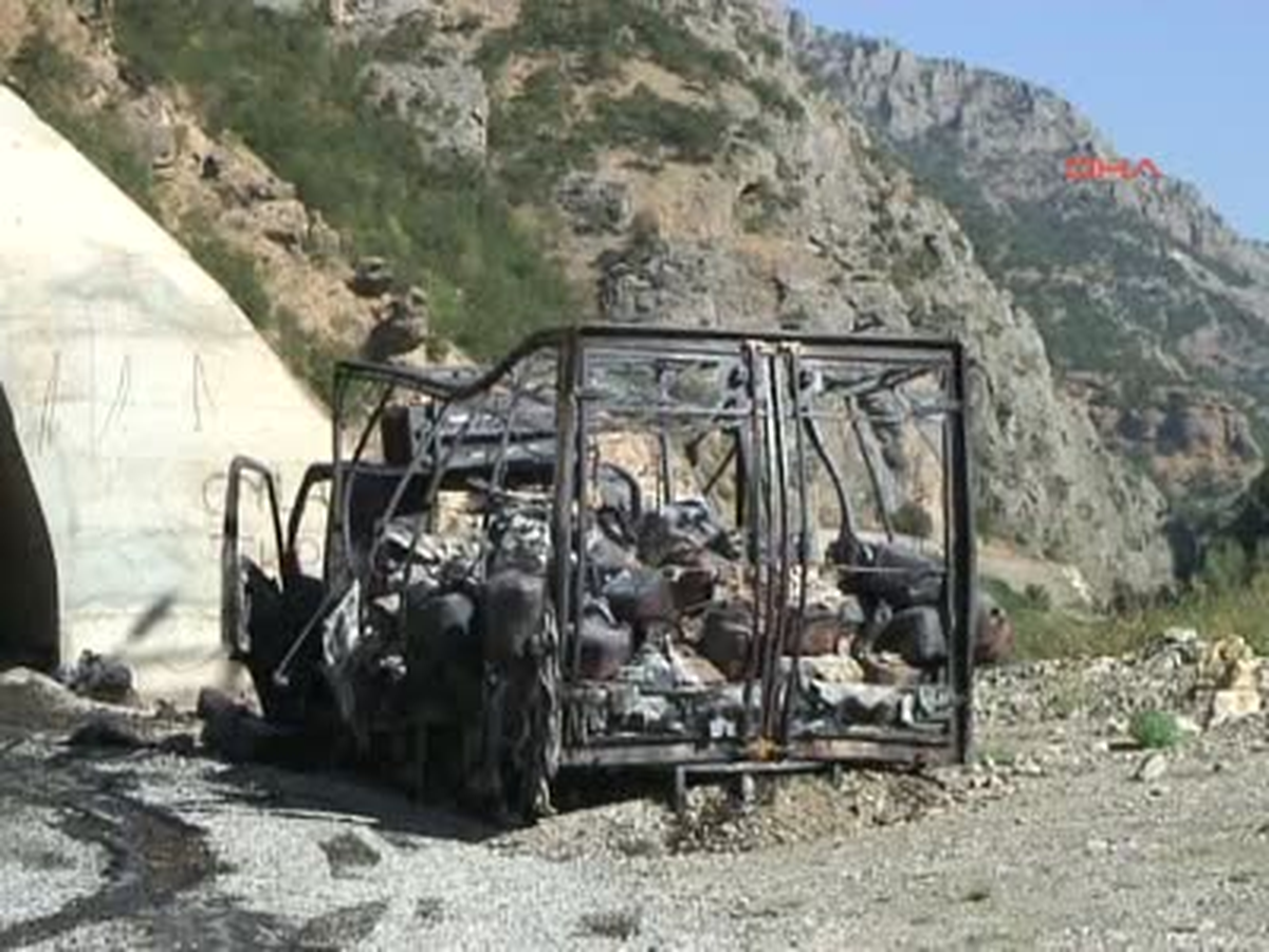 PKK\'nın Tunceli\'de Araç Yakarak Kapattığı Karayolu Açıldı