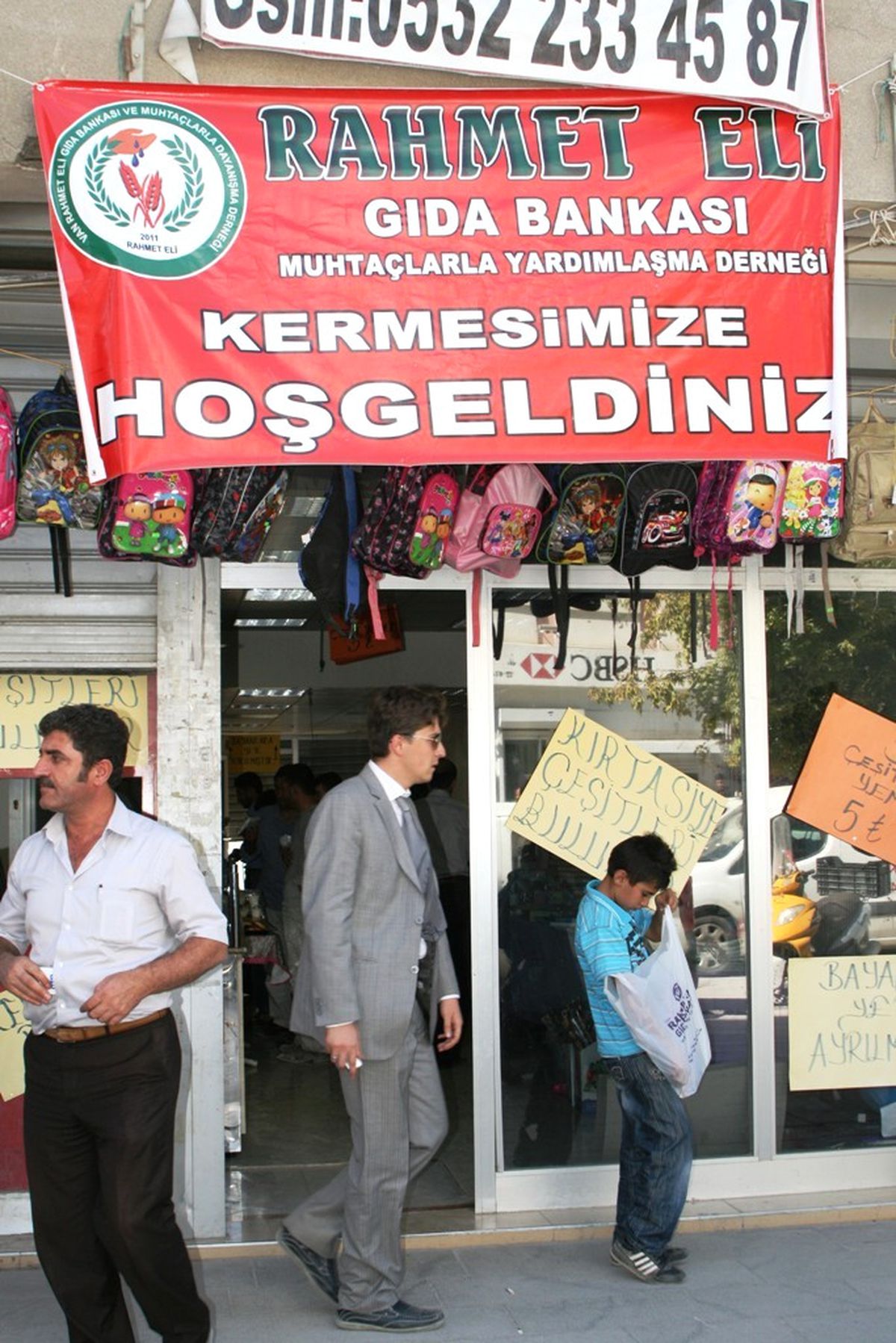 Rahmet Eli Derneği\'nden Kermes
