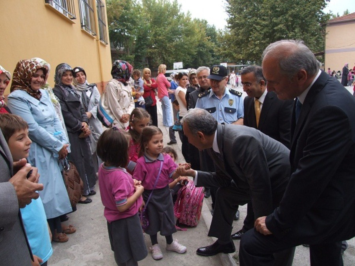 Sakarya Valisi Mustafa Büyük\'ten Okul Ziyaretleri