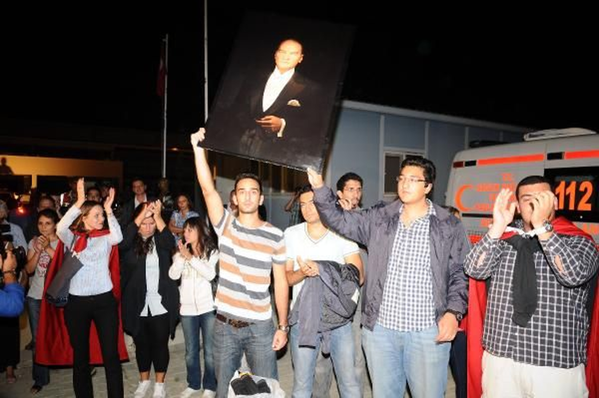 Sanık Yakınları, Kararın Yarına Kalmasına Tepkili
