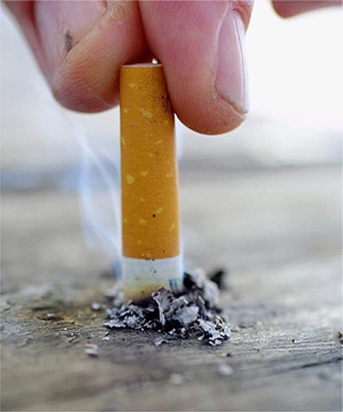Sigara İçenlerin Cildi Erken Kırışıyor