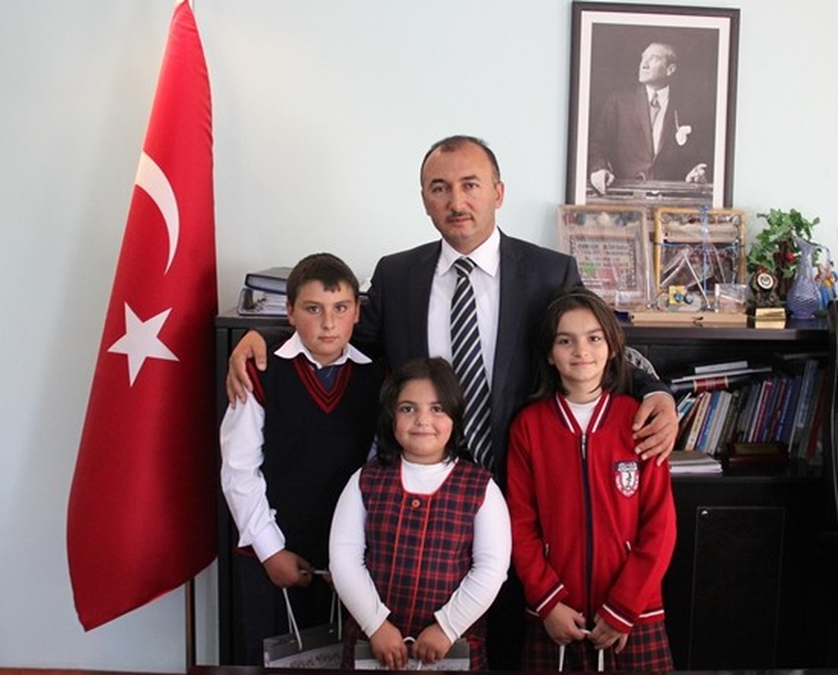 Tekel 75. Yıl İlköğretim Okulu Öğrencileri Belediye Başkanı Faruk Köksoy\'u Ziyaret Etti