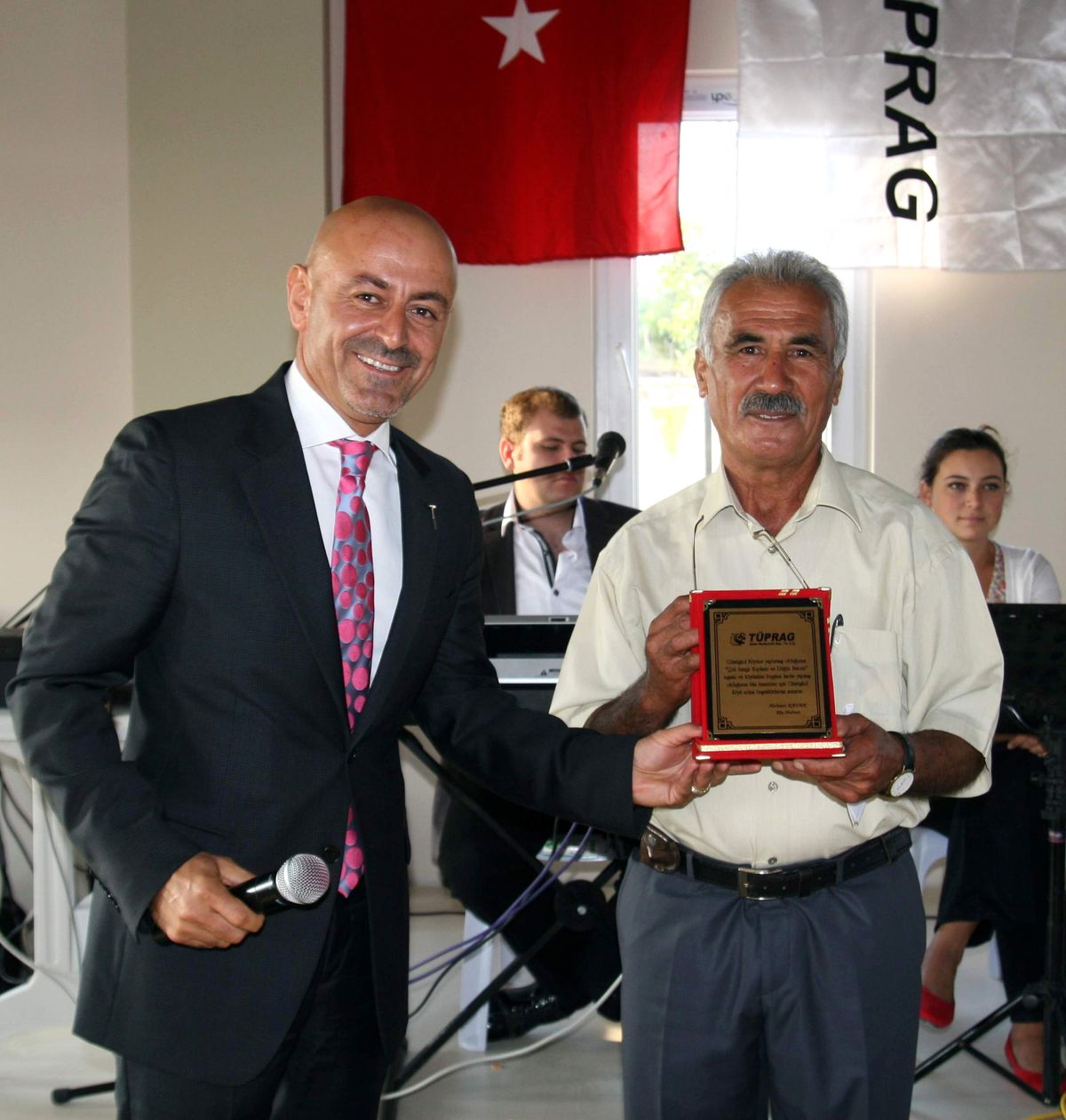 TÜPRAG\'tan Gümüşkol\'a Çok Amaçlı Salon