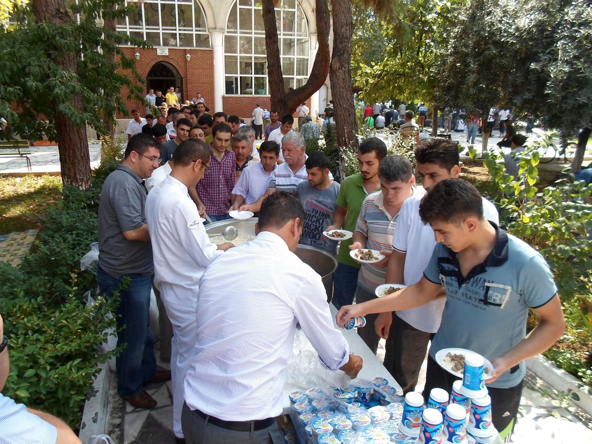 Aesob Ahilik Haftası Kapsamında Etli Pilav Dağıttı