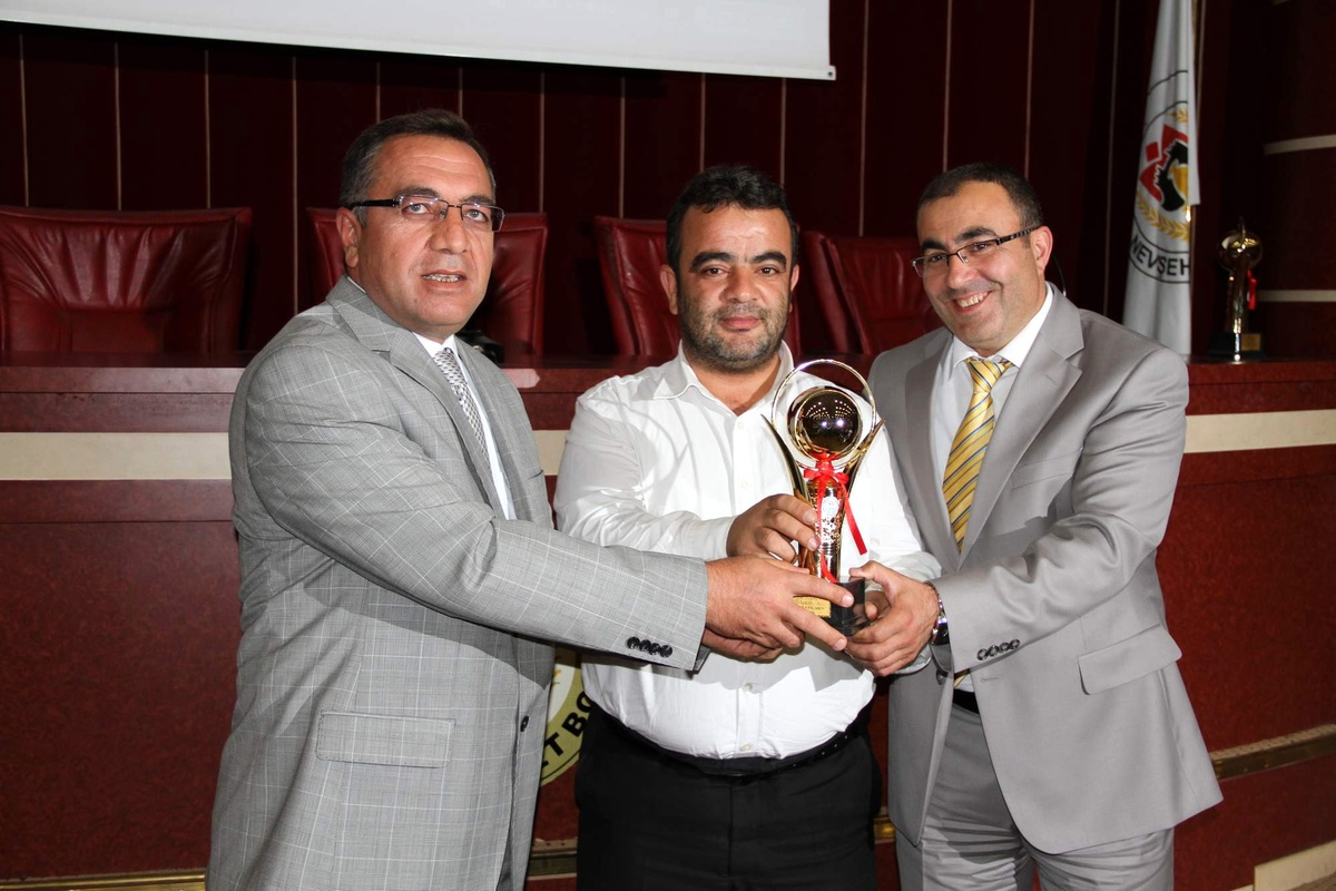 Ahiler Futbol Turnuvasında Dereceye Giren Takımlara Kupaları Verildi