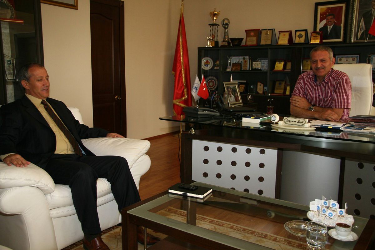 Ali Solmaz Adapazarı Belediye Başkanı Süleyman Dişli\'yi Ziyaret Etti