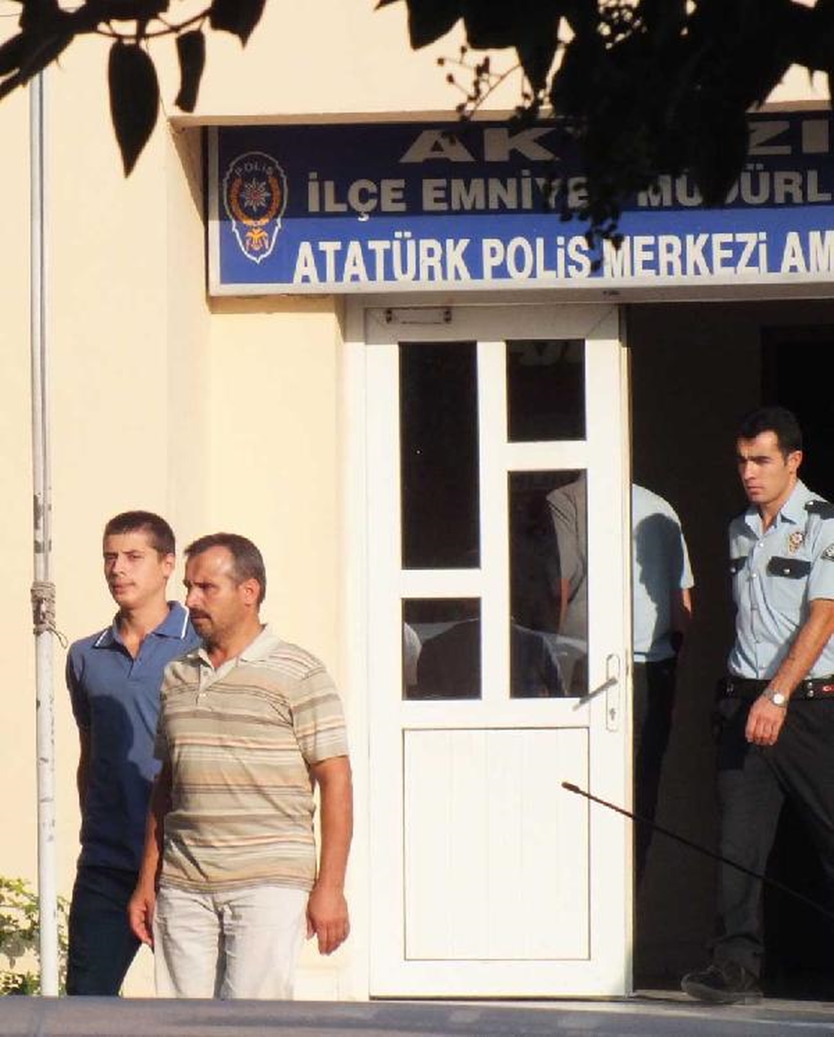 Annesinin Boğazını Kesen 17 Yaşındaki Genç Tutuklandı