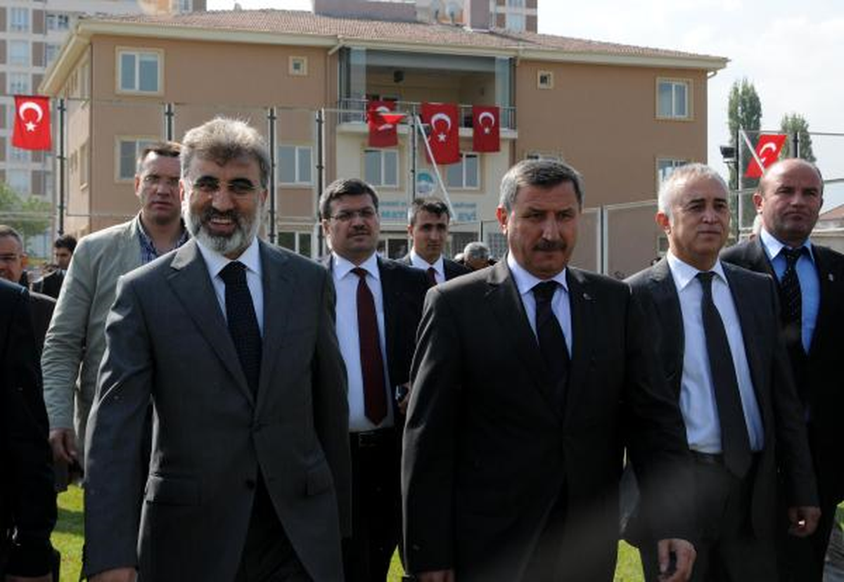 Bakan Yıldız, Kayseri\'de Spor Kulüplerine Malzeme Dağıttı