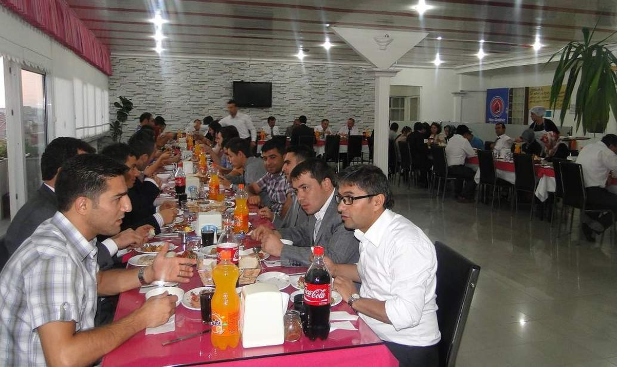 Başkan Uzunkaya\'dan Öğretmenlere Yemek
