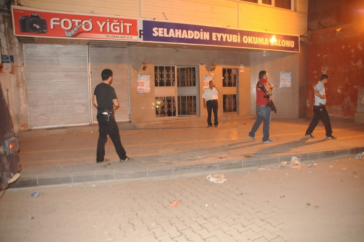 Cizre\'de Okula Molotoflu Saldırı