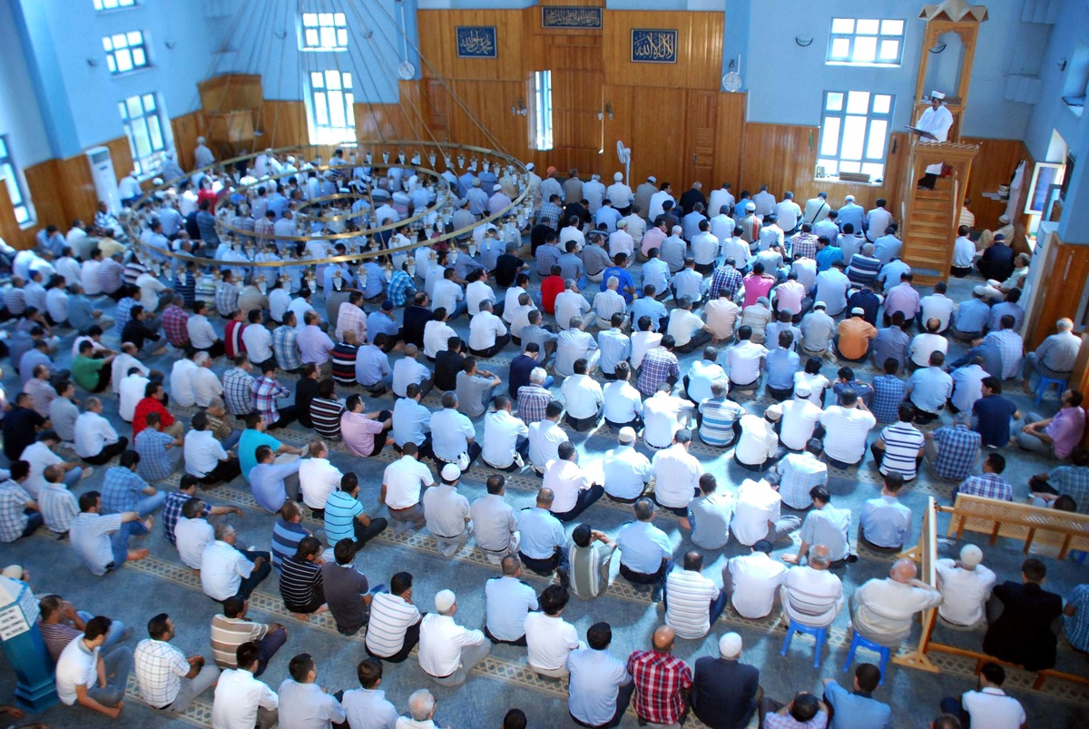 Cuma Namazı Hutbesinde Gazi ve Şehitler Anıldı