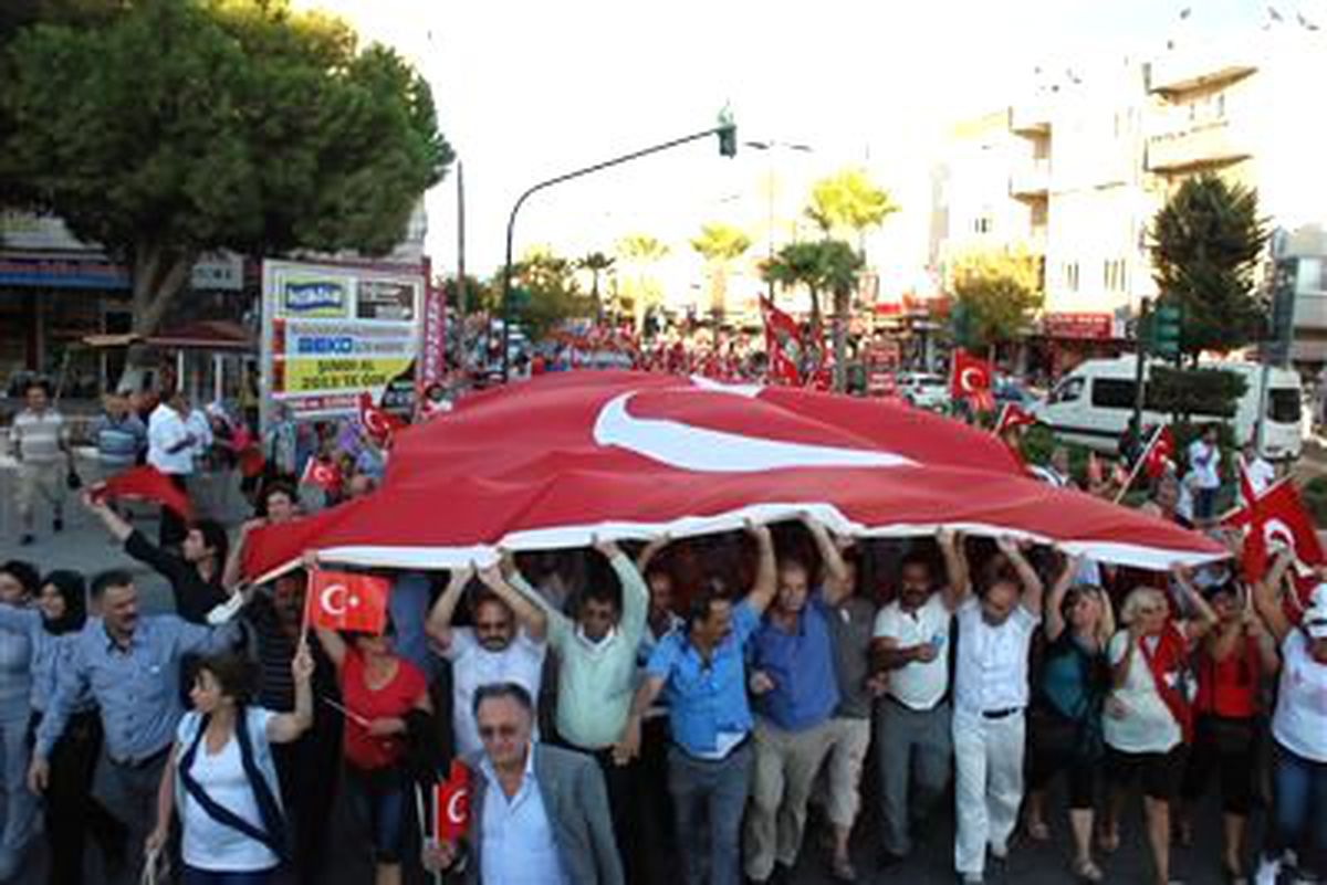 Didim\'de Binler Terörü Protesto Etti