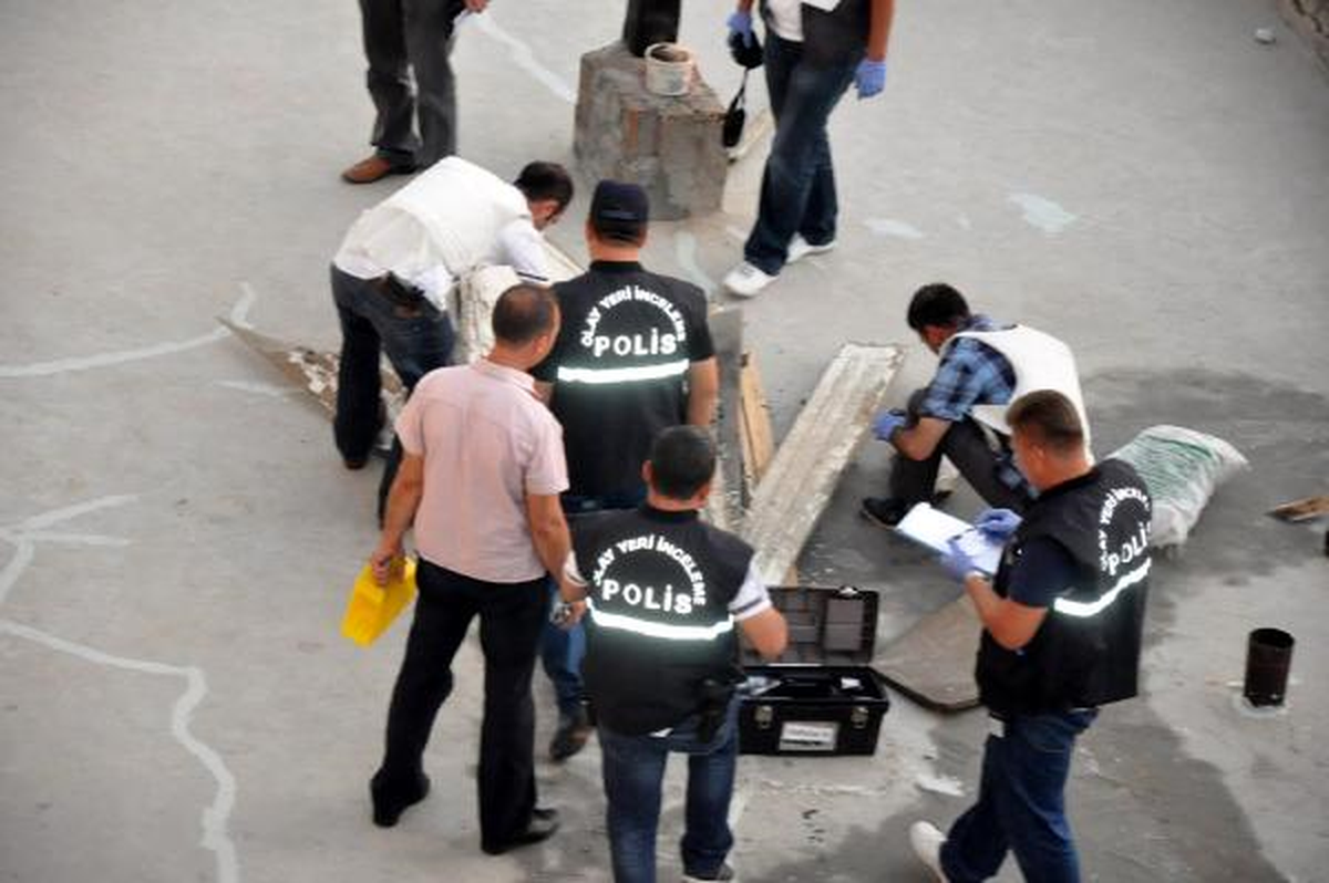 Diyarbakır\'da Evin Damında 2 El Bombası Bulundu