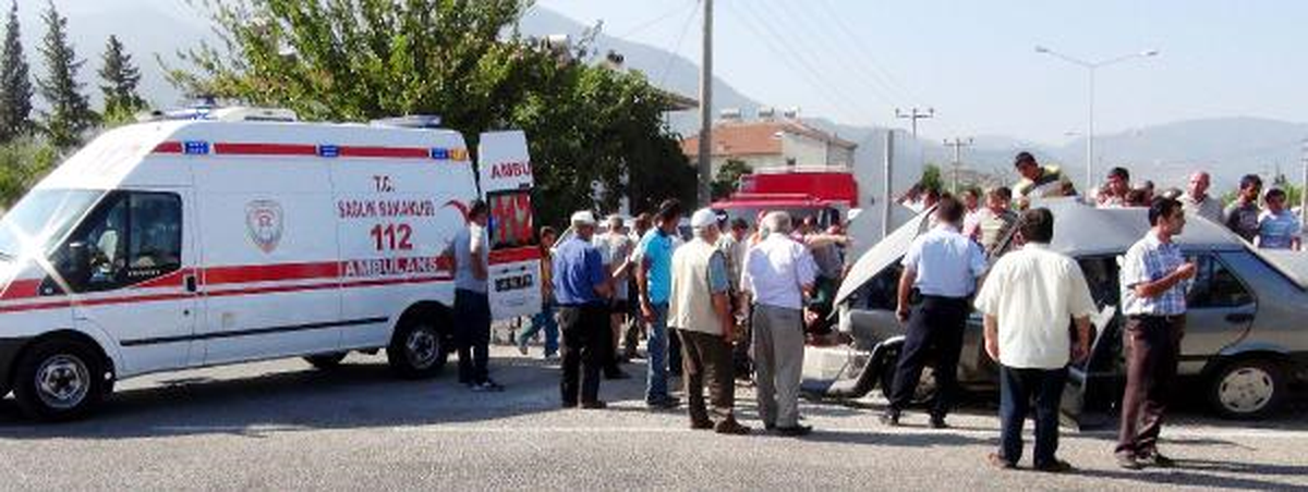 Fethiye\'de Trafik Kazası: 3\'ü Çocuk, 6 Yaralı