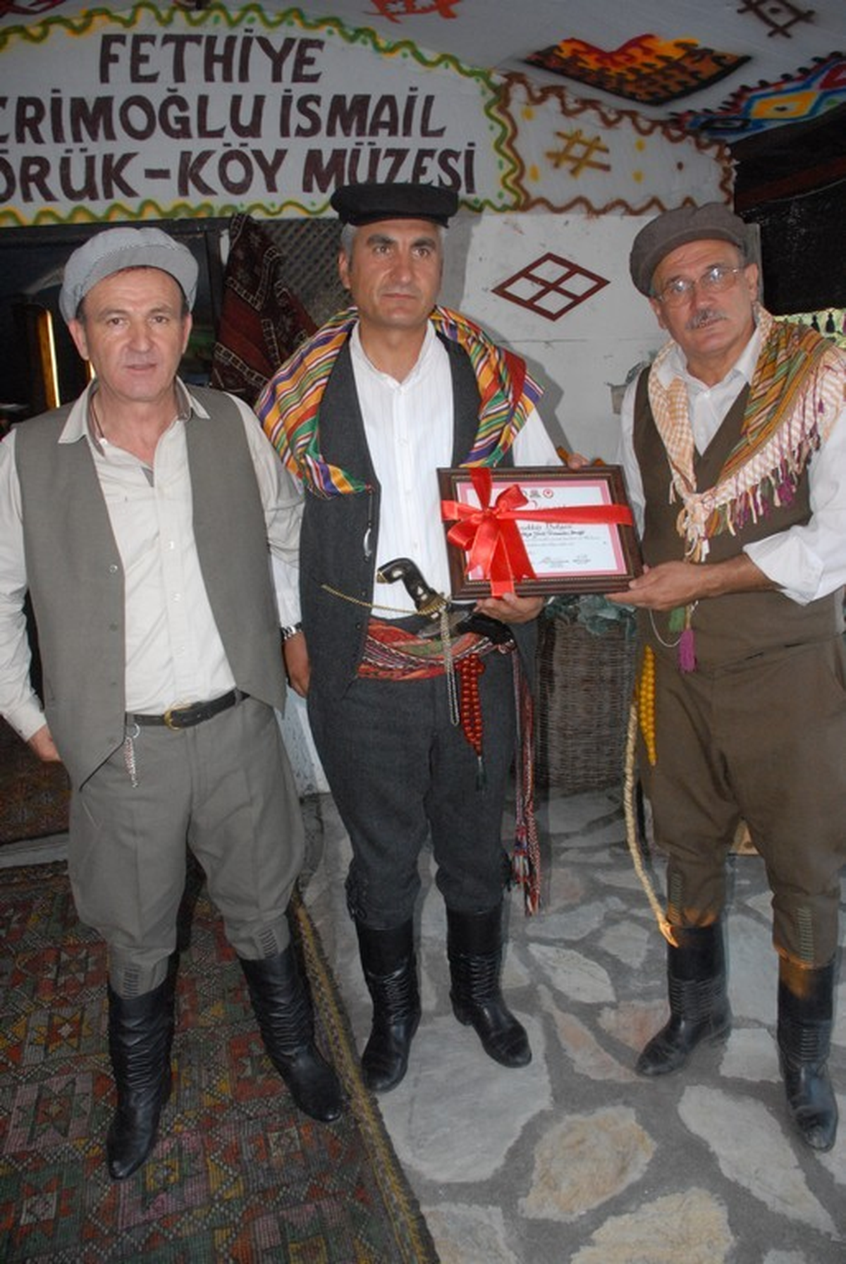 Fethiye de Yörük Derneğine Başarı Plaketi