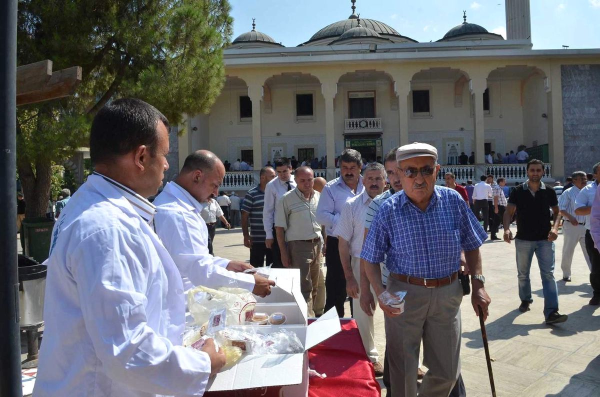 Gaziler İçin İki Bin Kişilik Helva Dağıtıldı