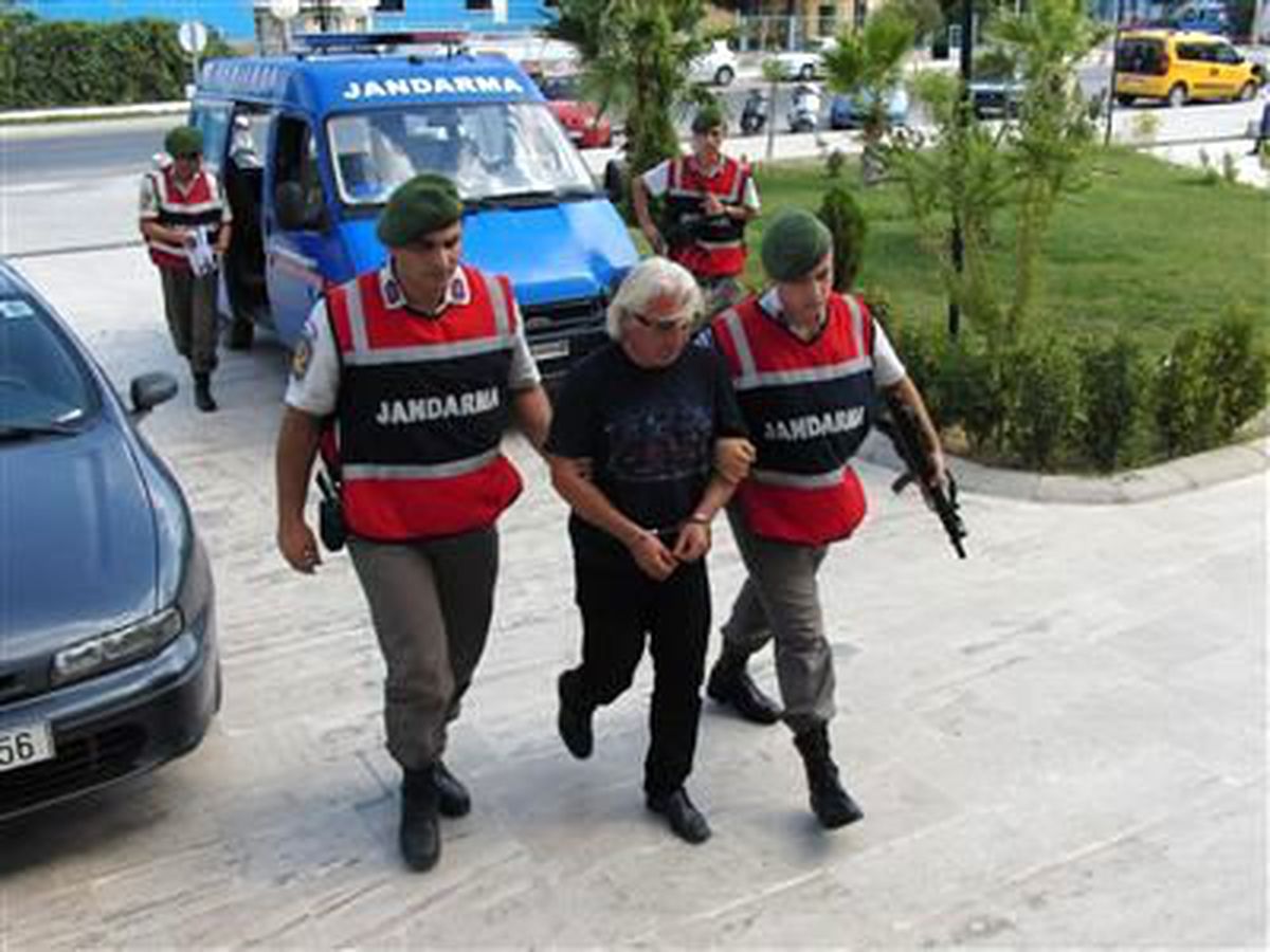Göreve İade Edildiği Gün Kaçakçılıktan Tutuklandı