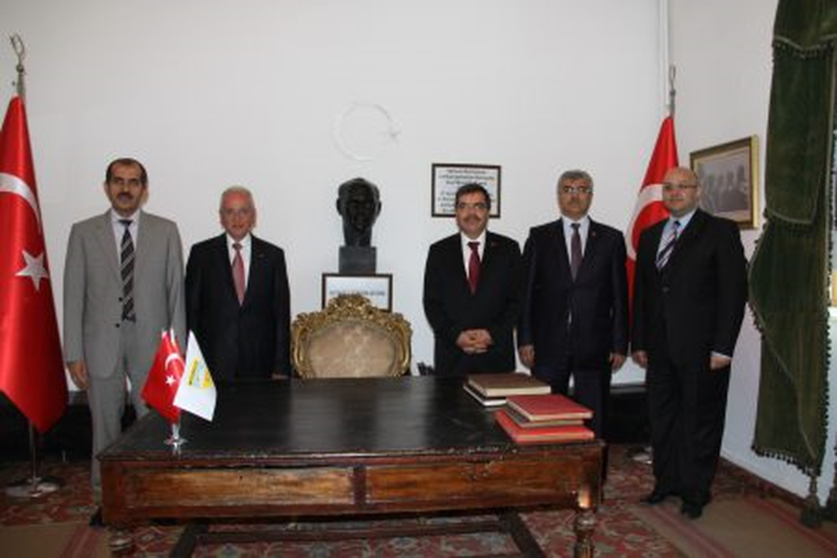 İsmail Güneş\'e Makamında Ziyaret