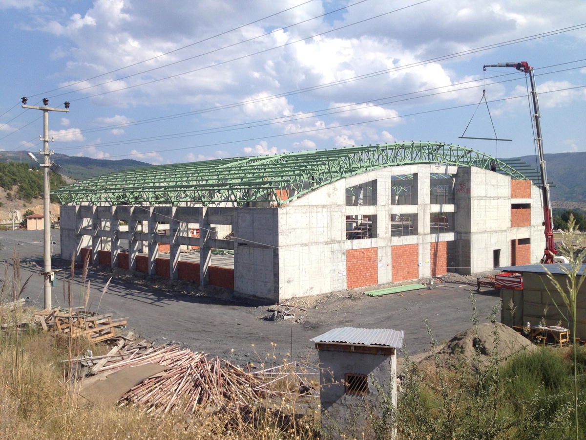 Kargı Spor Salonu İnşaatı Hızla Yükseliyor