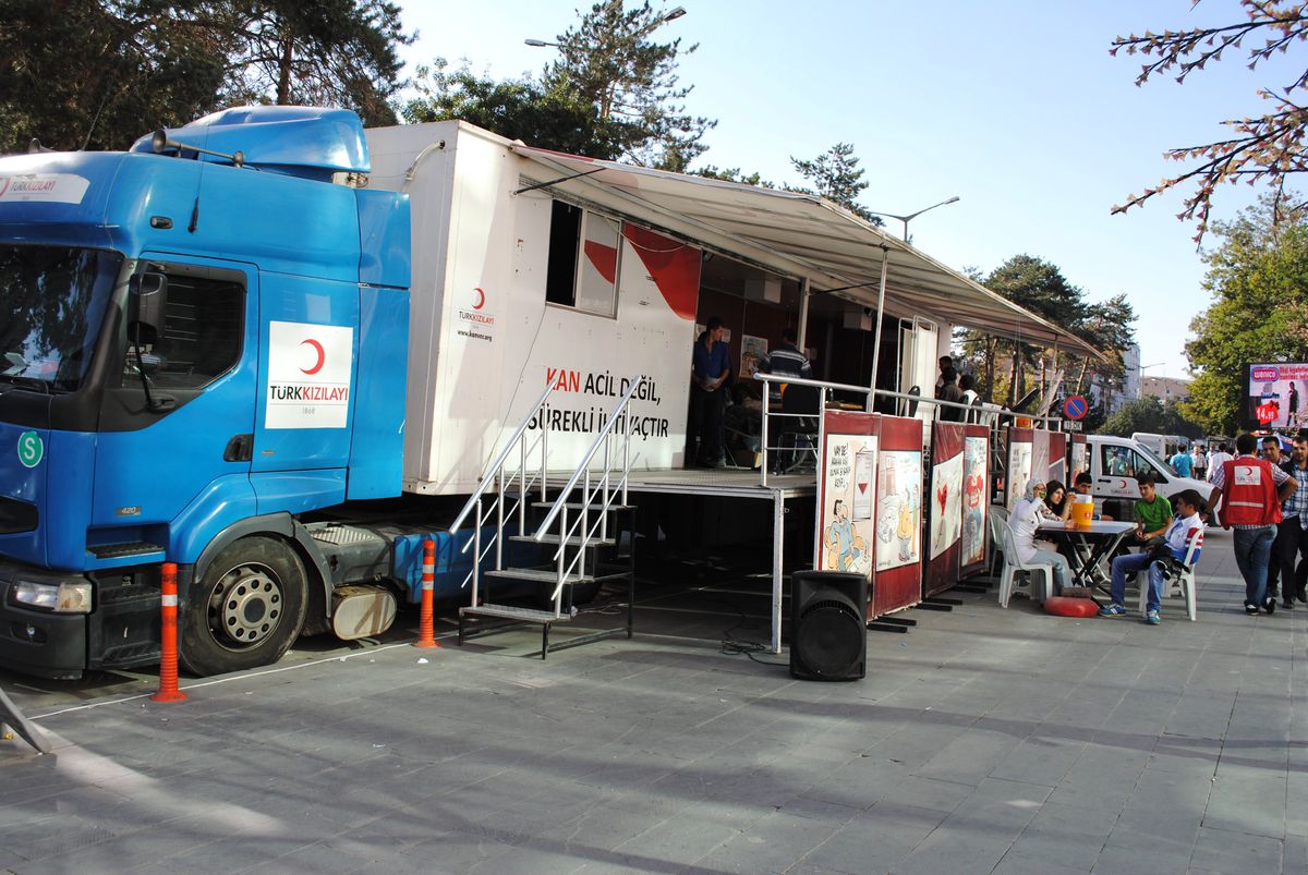Kızılay Tatvan\'da Kan Bağışı Topladı