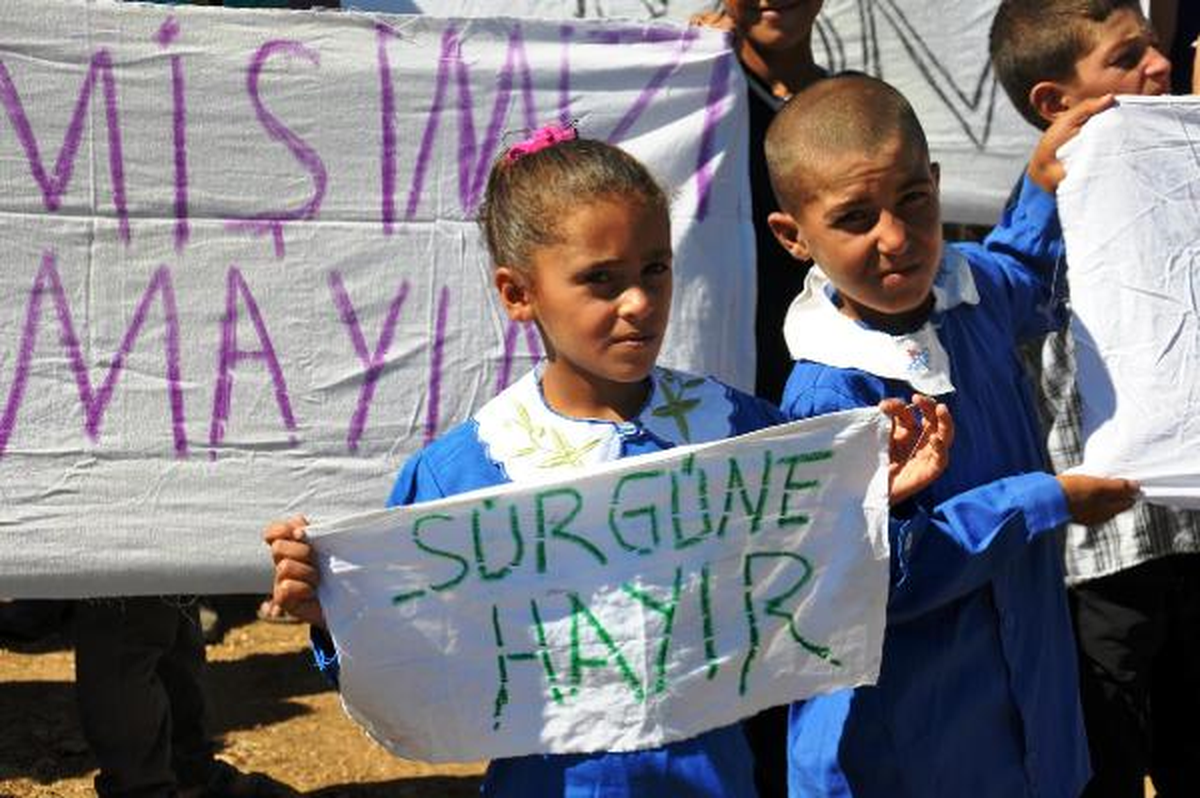 Köylüler, Arazilerine El Koymakla Suçladıkları Ağayı Protesto Etti
