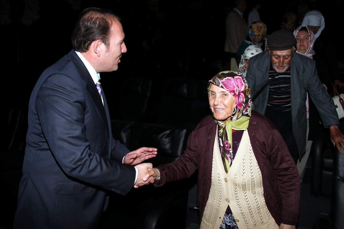 Maide Bolel Huzurevi Sakinlerine Eto\'dan Sinema Keyfi