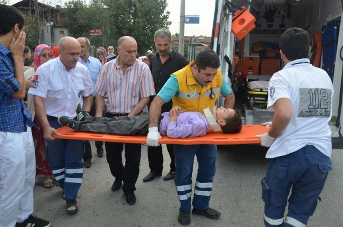 Öğle Yemeği İçin Eve Giden Öğrenciye Otomobil Çarptı