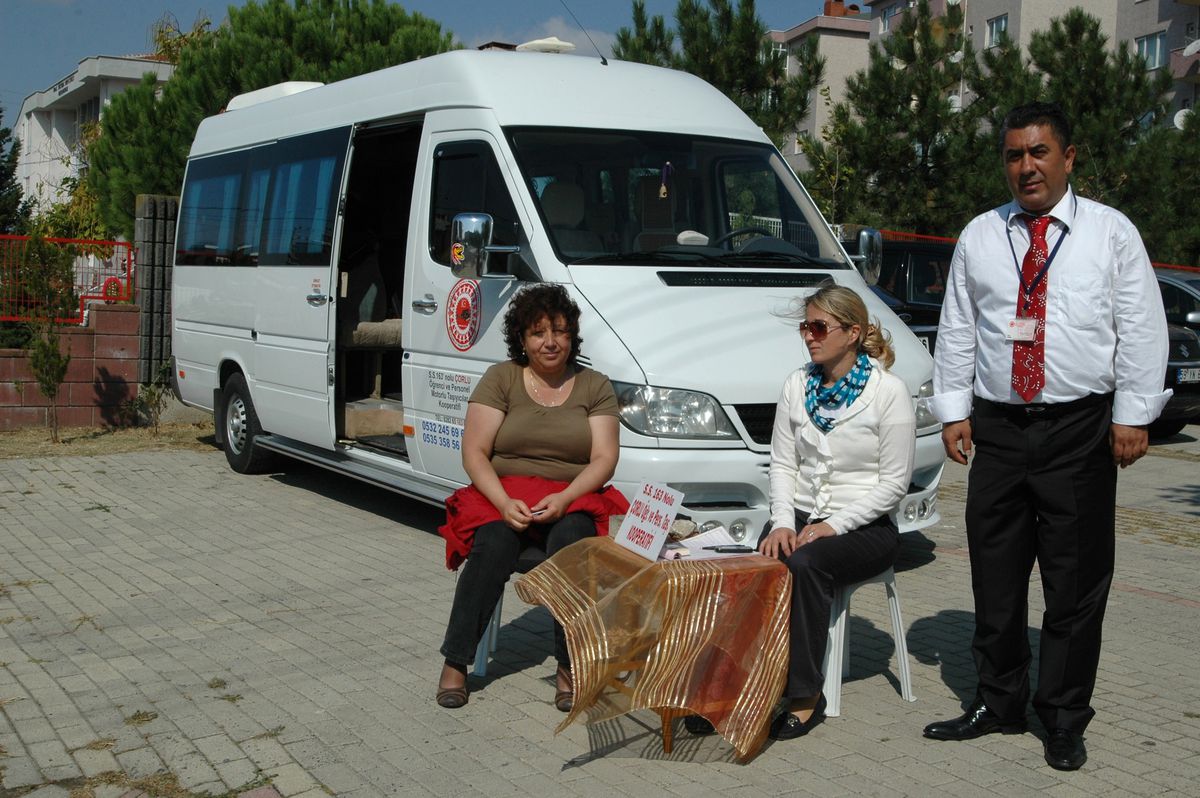 Öğrenci Servisleri Kooperatifinden Okul Önlerine Tanıtım Standı