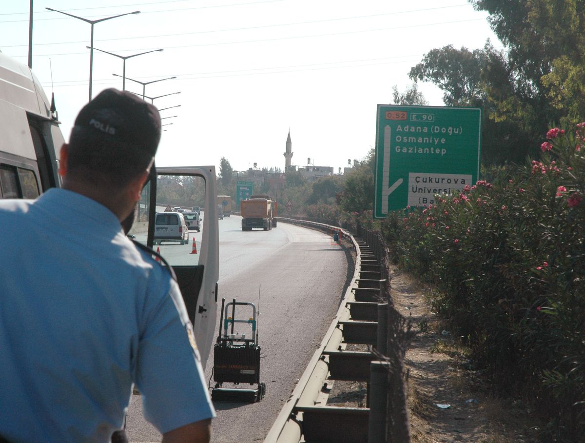 Otoyolda Bomba Paniği