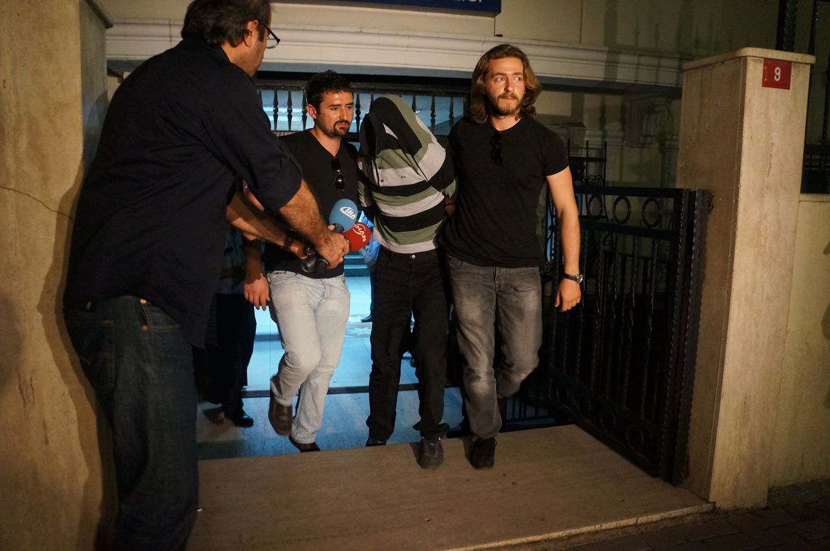 Savcının Otomobilinden Çanta Çaldı