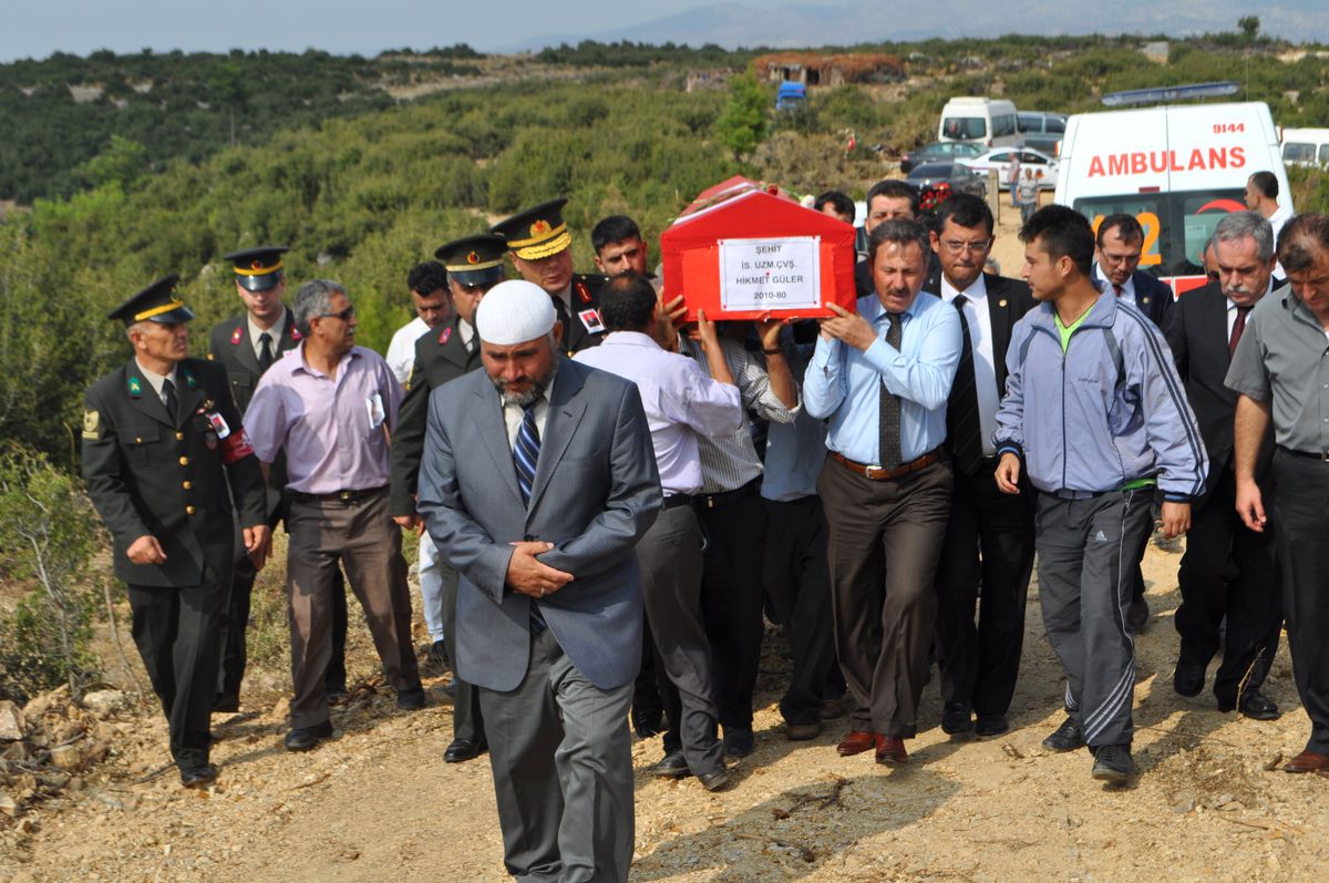 Şehit Uzman Çavuş Hikmet Güler Köyünde Toprağa Verildi
