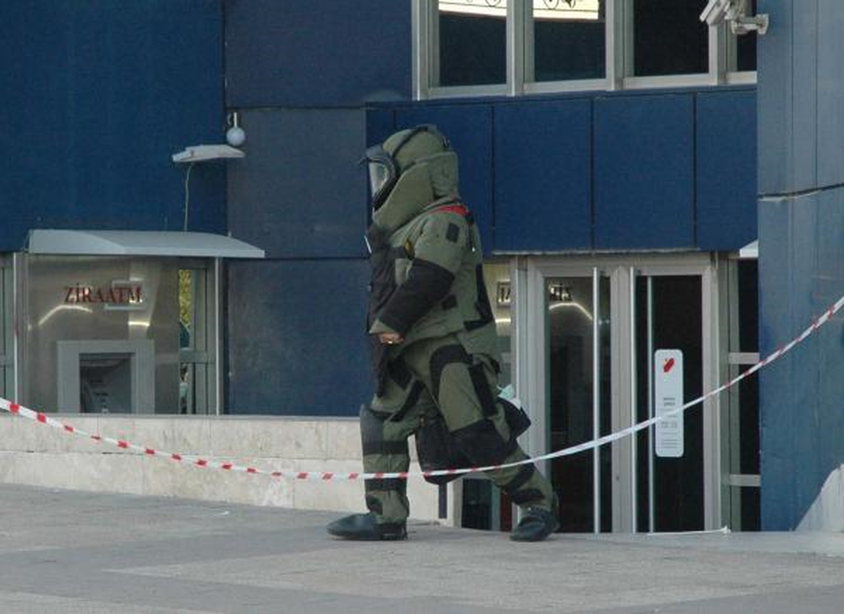 Şüpheli Çanta, Banka Şubesi Boşalttırdı