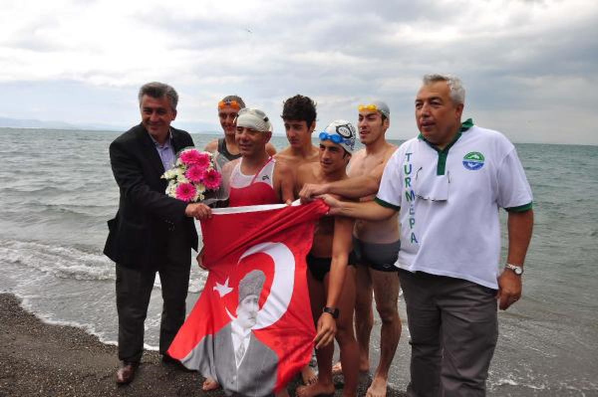 Temiz Deniz İçin Kulaç Attı