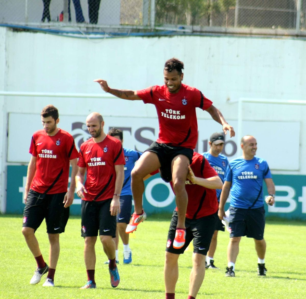Trabzonspor, Kadıköy\'de Sürpriz Peşinde