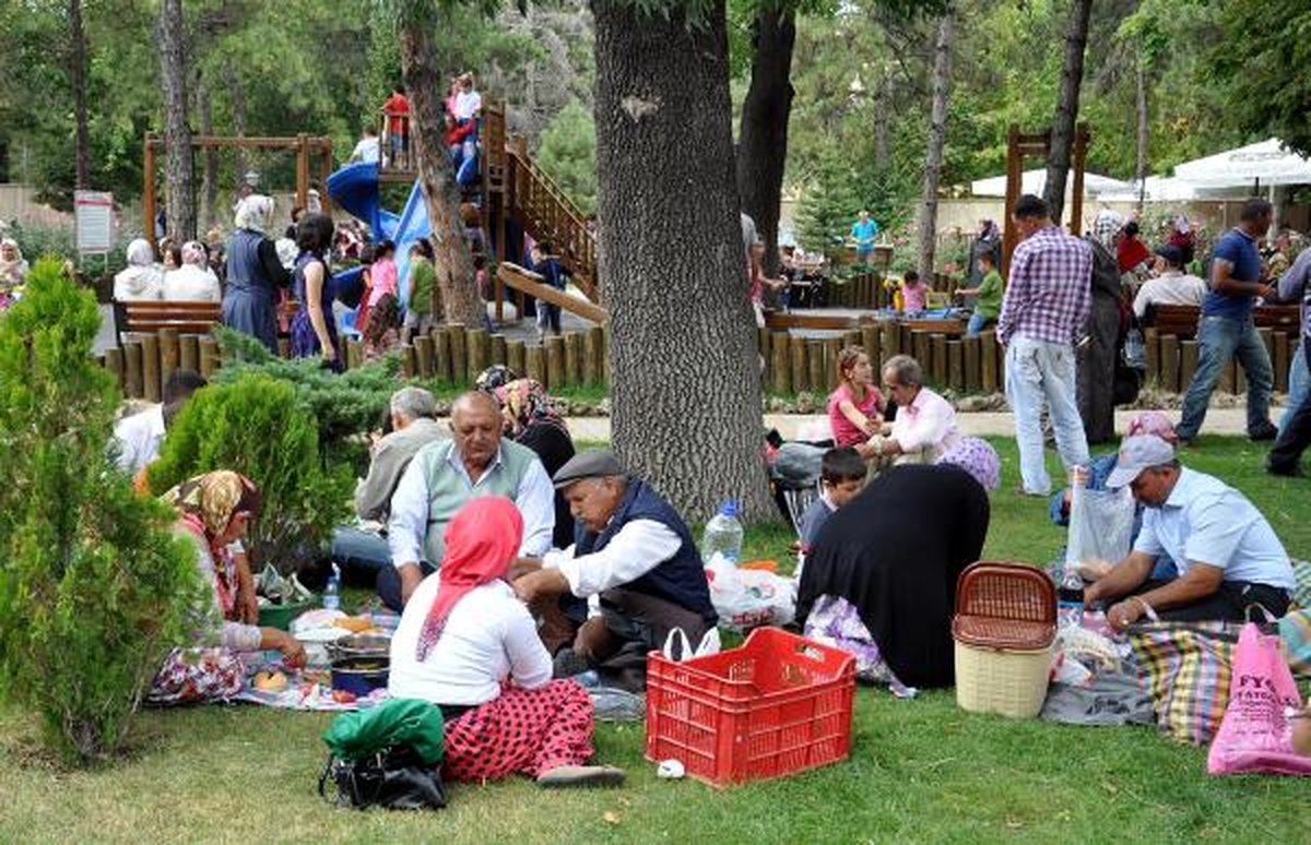 Yemin Töreni Sonrası Piknikte Hasret Giderdiler