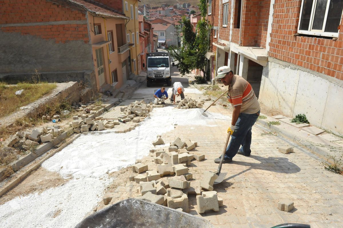 Yol Çalışmaları Devam Ediyor