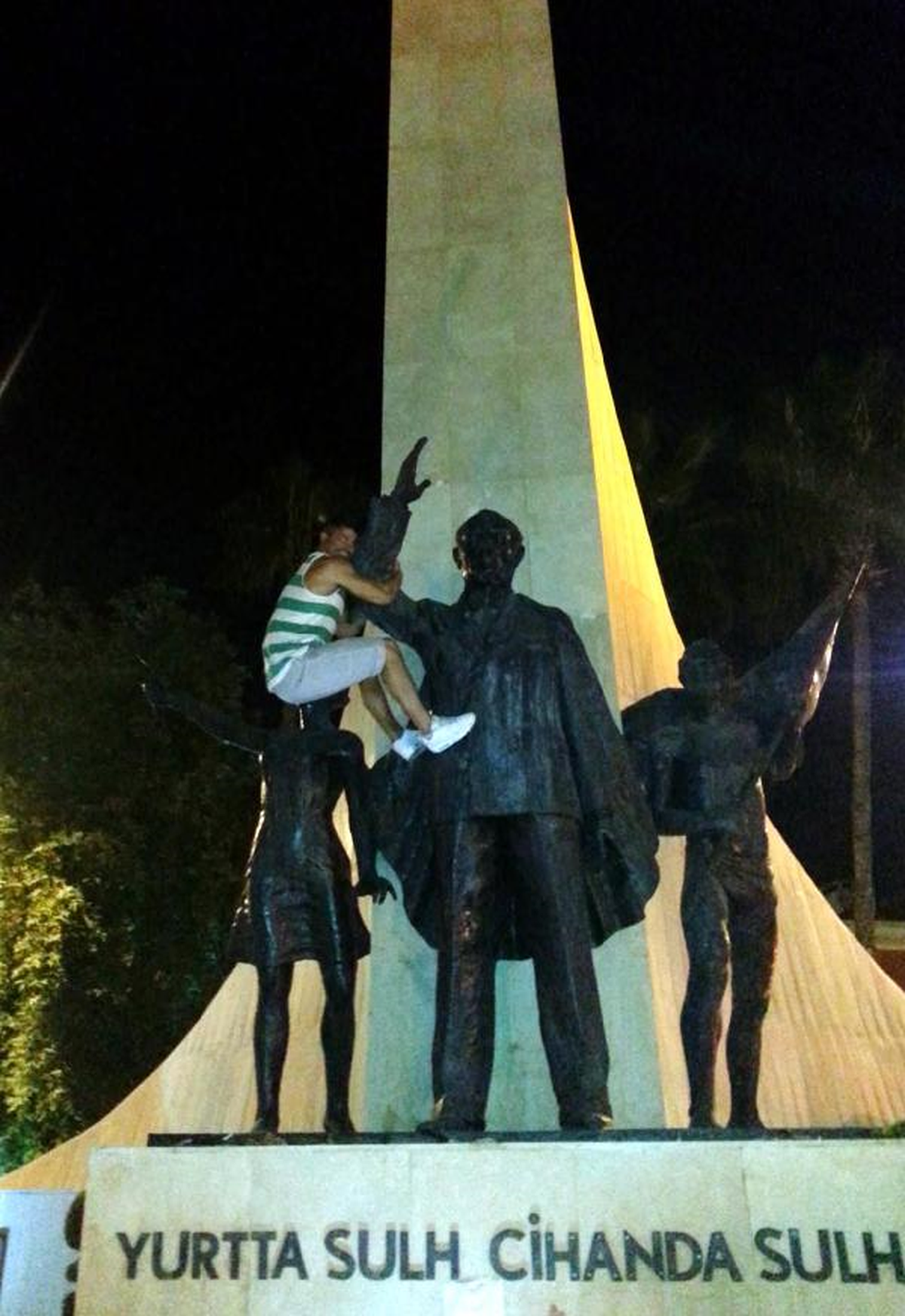Atatürk\'e Hakaret Eden Turist İçin 4,5 Yıla Kadar Hapis İsteniyor