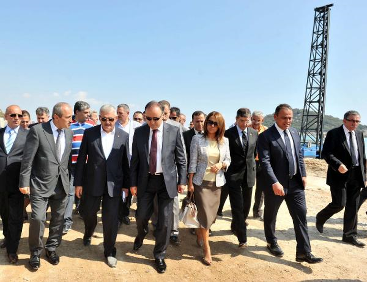 Bakan Yıldırım\'dan Balyoz Yorumu: Bırakın Balyozu Çekici, Benim İşim Amelelik