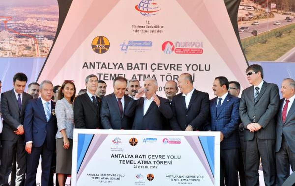 Bakan Yıldırım\'dan Balyoz Yorumu: Bırakın Balyozu Çekici, Benim İşim Amelelik (2)
