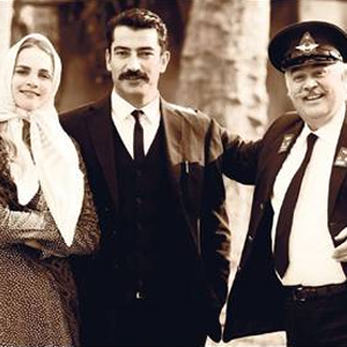 Dizide de, Filmde de \'Yazıyor, Yazıyor\'