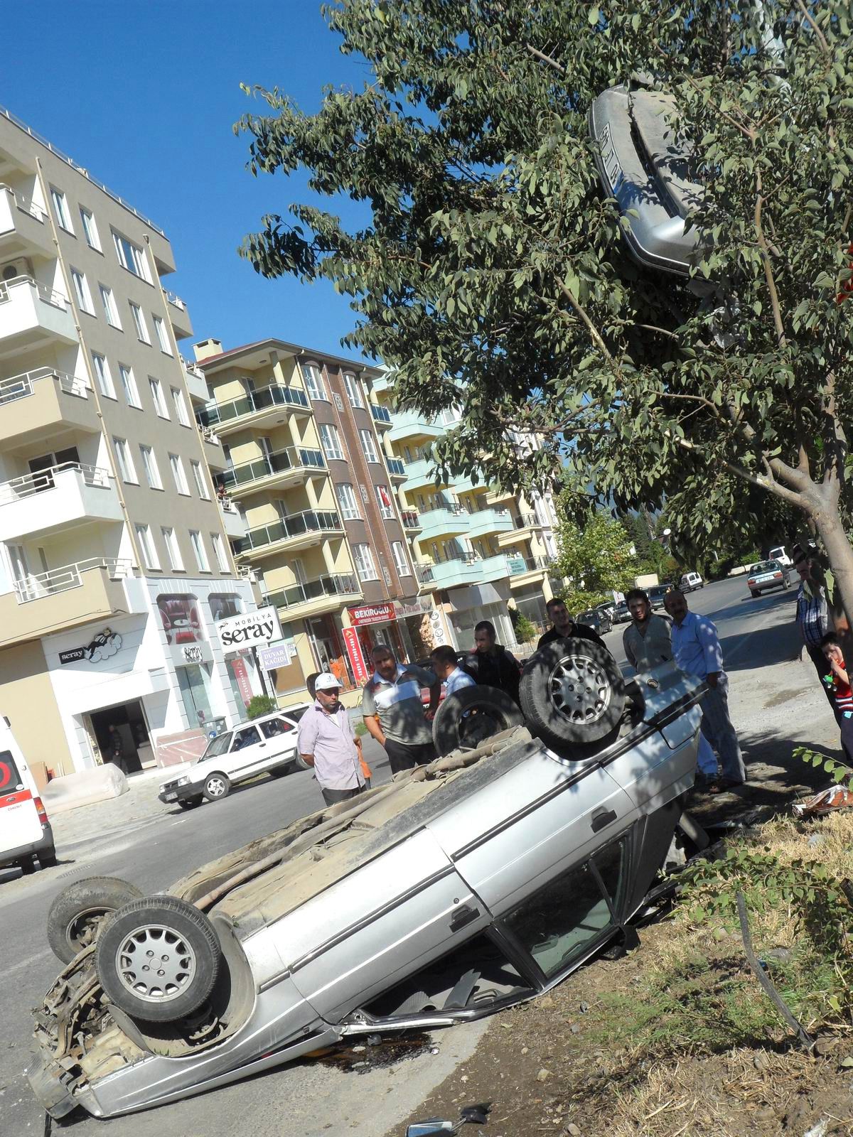 Edremit\'te Takla Atan Aracın Sürücüsü Kaçtı