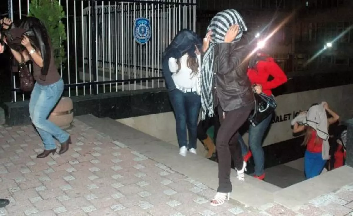 Fuhuştan Yakalandı, Poz Verdi