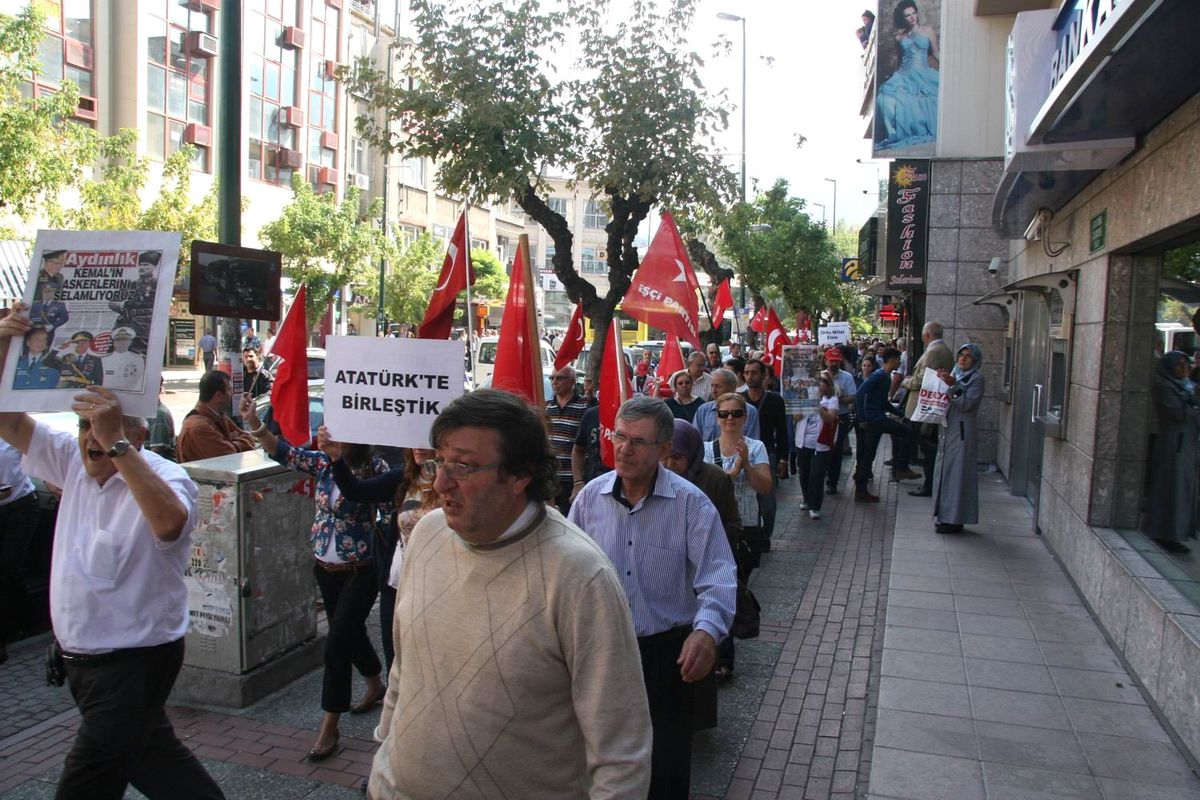 İşçi Partililerden Balyoz Kararına Tepki