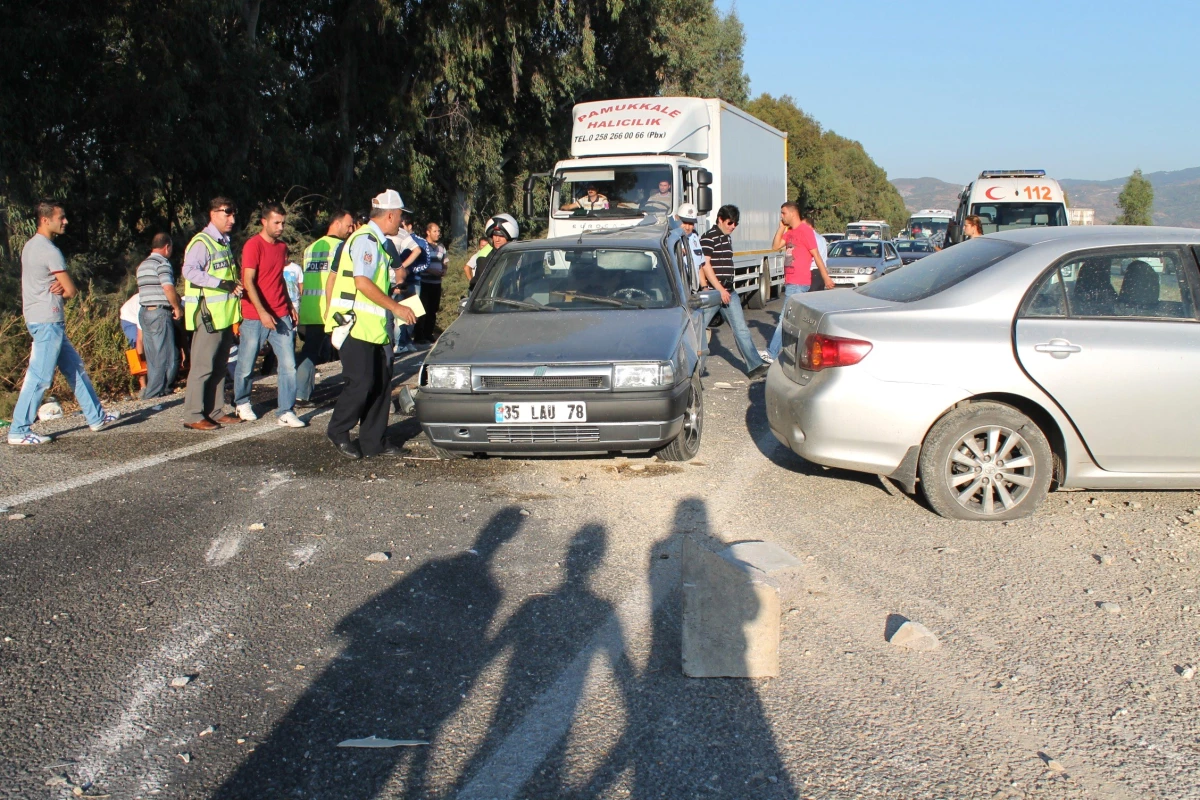 İzmir\'de Trafik Kazaları: 1 Ölü, 6 Yaralı