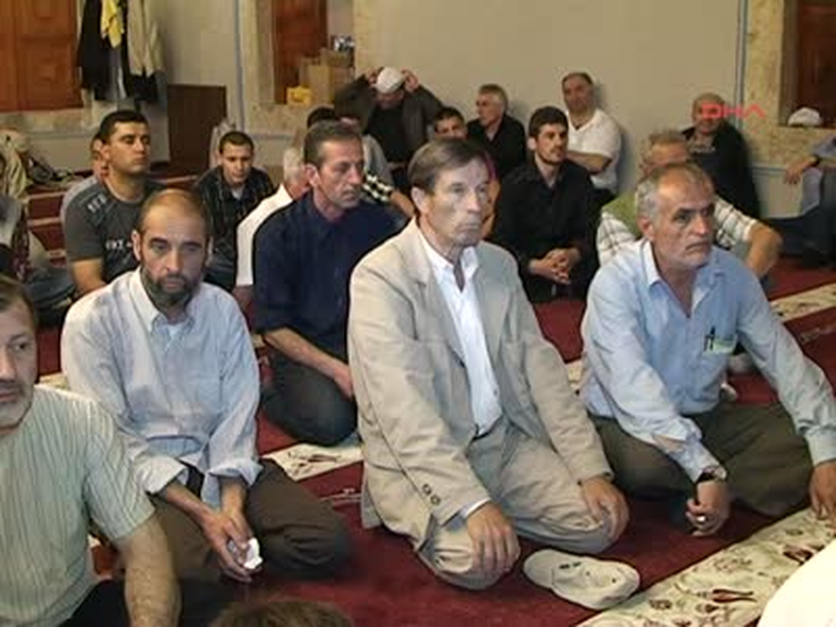 Kosova\'da Görev Yapan Mehmetçik Türkiye\'de Şehit Düşen Askerler İçin Mevlit Okuttu